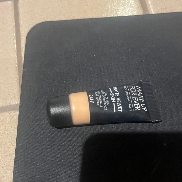 Make Up For Ever Matte Velvet Skin Foundation sample Y315 - Picture 1 of 2